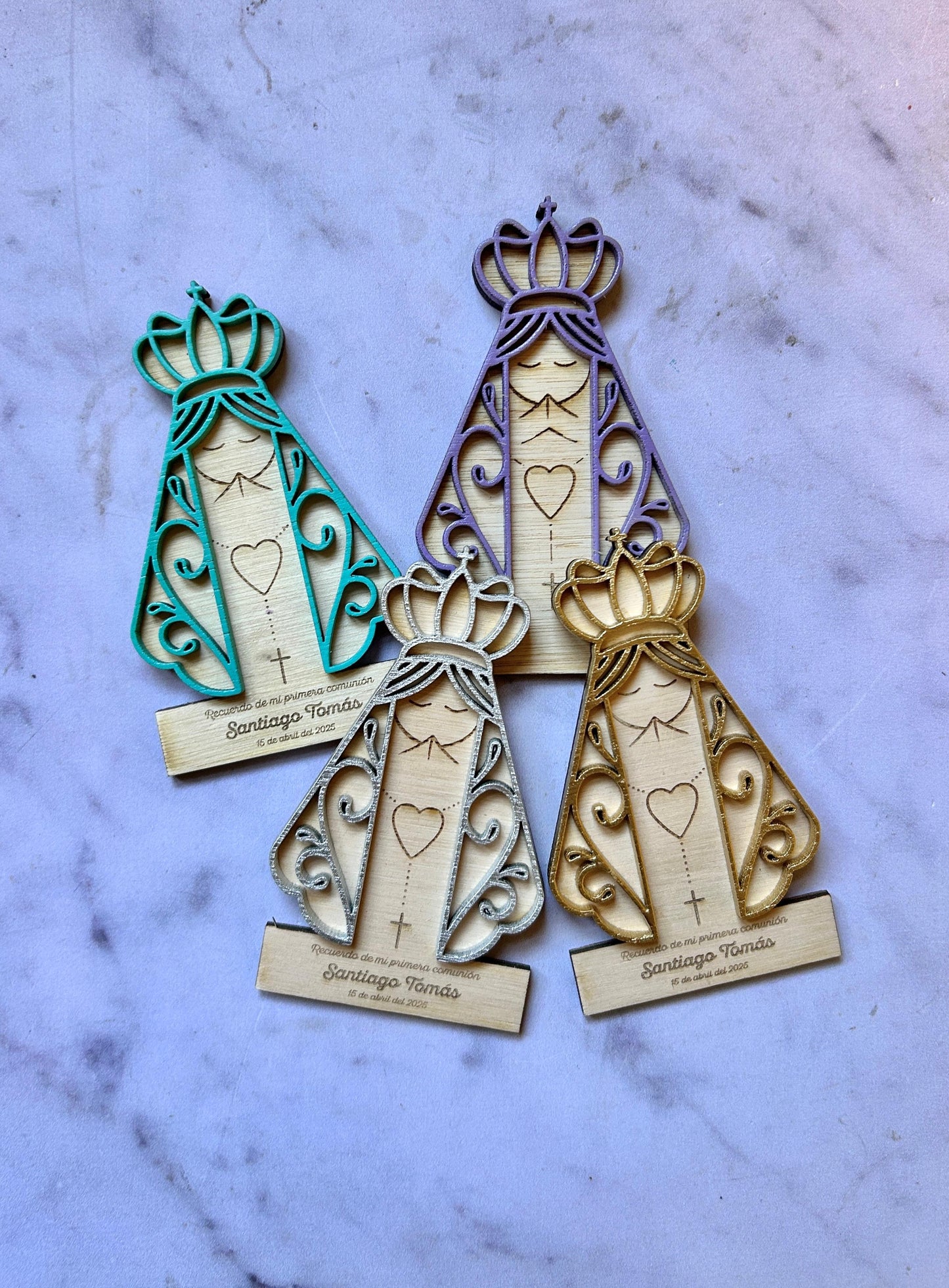 Recuerdo de bautizo imán virgen
