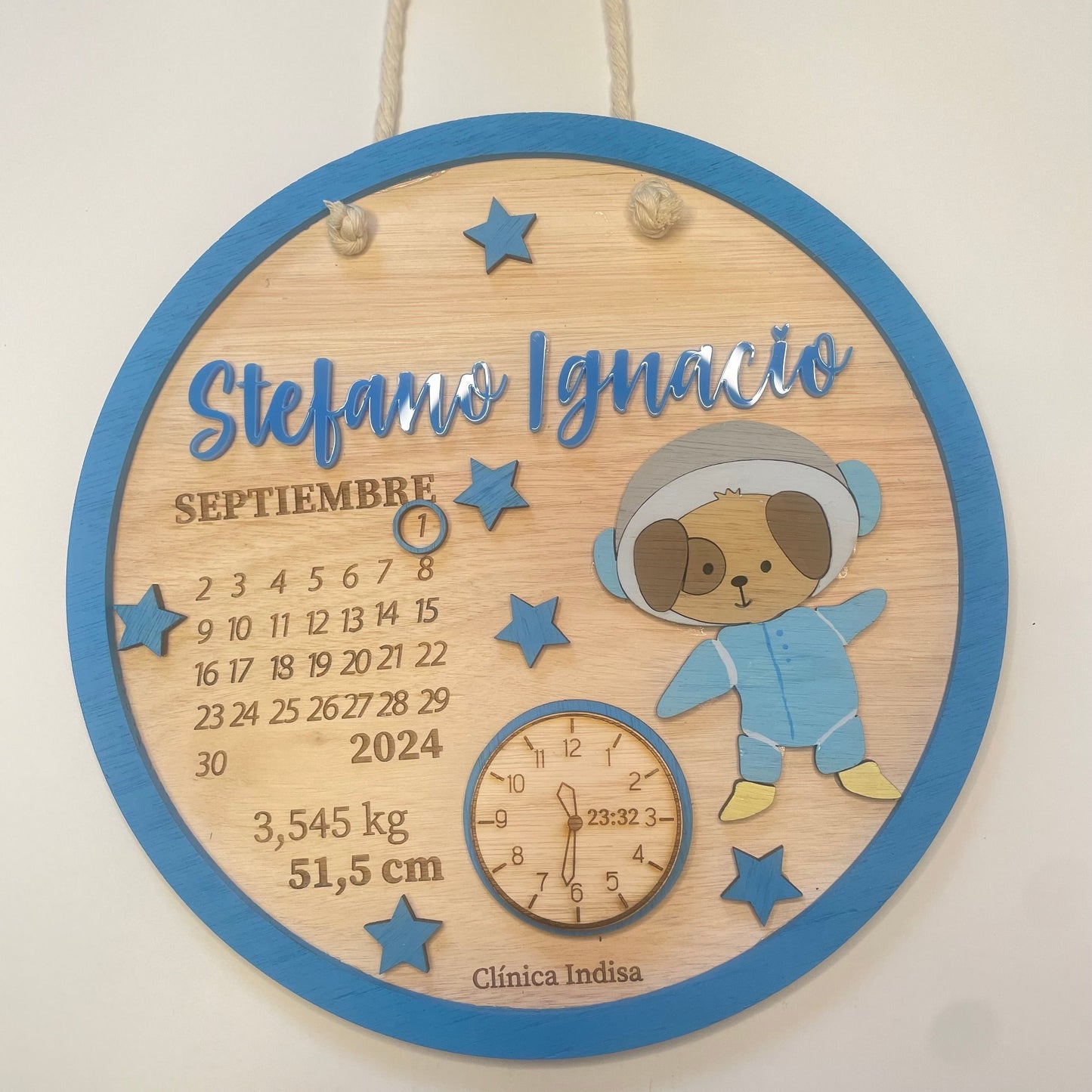 Cartel con datos de nacimiento perro astronauta