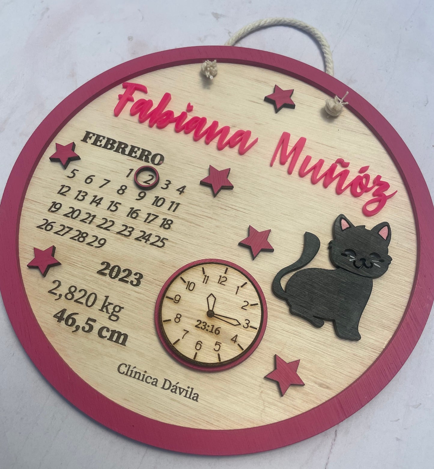 Cartel con datos y 🐈⬛ gato